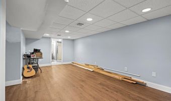 83 Bateman Ave, Cranston, RI 02920