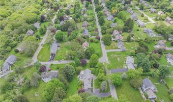 10 Bartlett Rd, Middletown, RI 02842