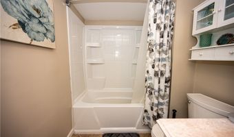 2 Southcreek Ct B, Amherst, NY 14051