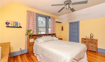 48 Central St, Warwick, RI 02886