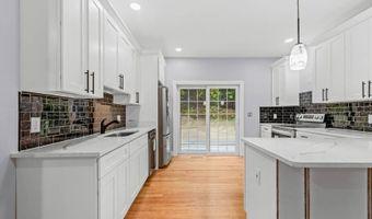 222 Briarwood Ct, Albany, NY 12203
