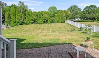 18 Valley Stream Dr, Cumberland, RI 02864