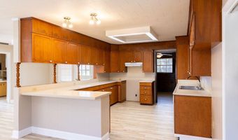 1058 S Berwick Ave, Basile, LA 70515