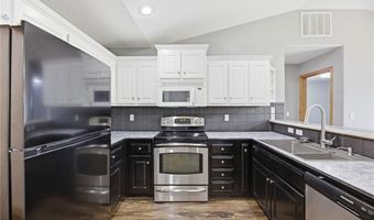 218 Hillside Dr, Baldwin City, KS 66006