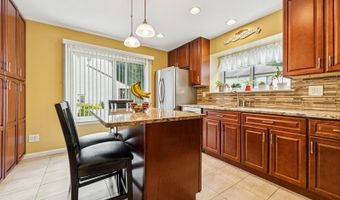 15 Kennedy Ct, Middletown, NJ 07748