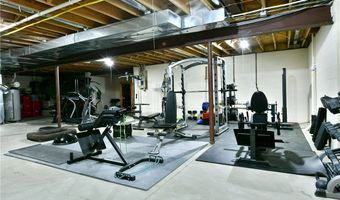 460 Club Dr, Aurora, OH 44202