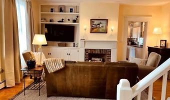 7 Old Ferry Rd, Bristol, RI 02809