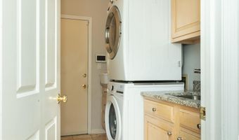 8809 SAUNDERS Ln, Bethesda, MD 20817