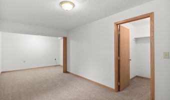 5503 HACKER Cir, Cheyenne, WY 82009