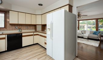 838 S Michigan Ave, Addison, IL 60101