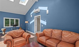 37 Dye Hill Rd, Hopkinton, RI 02832