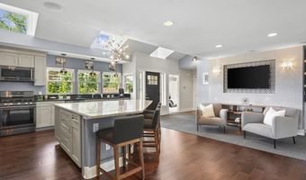 10 Roxbury Rd, Madison, WI 53704