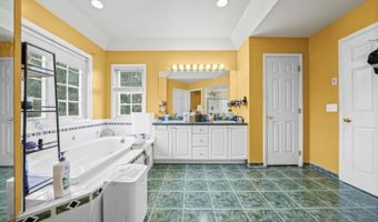 1 SOUTHDOWN Dr, Andover, NJ 07848