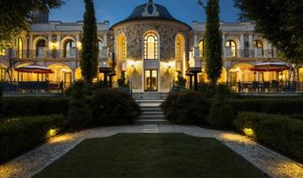 31 Rio Vista Dr, Alpine, NJ 07620