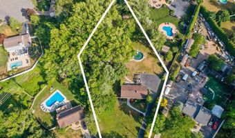 687 Hopping Rd, Belford, NJ 07718