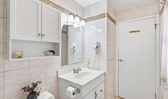 1432 Mizzen Ave, Beachwood, NJ 08722