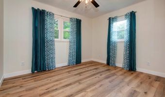 1520 S Carnation Dr, Aurora, MO 65605