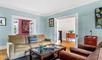 27 Cranston Ave, Newport, RI 02840