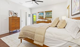 165 10th St, Apalachicola, FL 32320