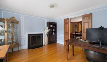 2 Carvin Ct, Warwick, RI 02886