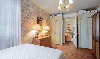 15 Ayrault St, Newport, RI 02840