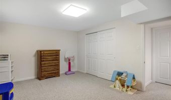 420 April Oaks Ct, Ballwin, MO 63021
