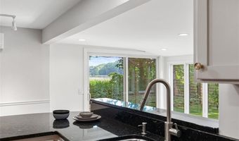 19 Preston Dr, Barrington, RI 02806