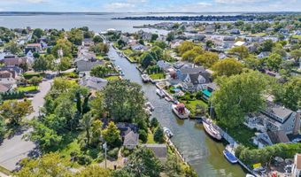 7 Swartout Pl, Amityville, NY 11701