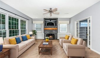 990 Whisperwood Ln, Aurora, OH 44202