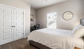 905 N Main St, Bentonville, AR 72712