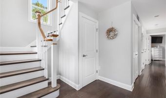 36 Wanda St, Narragansett, RI 02882