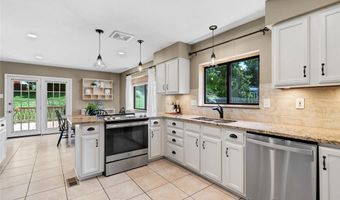 1431 Dietrich Oaks Dr, Ballwin, MO 63021