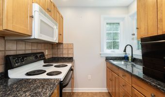 80 River Rd, Clinton, CT 06413