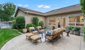 608 Inverlochy Dr, Fallbrook, CA 92028