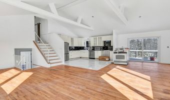 17 Stage Rd, Brookfield, CT 06804