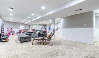 1801 N Dover Ct, Arlington Heights, IL 60004
