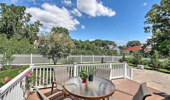 49 Walley St, Bristol, RI 02809
