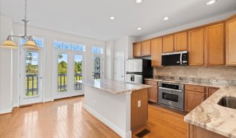 10900 HOLYSTONE Ln 202, Berlin, MD 21811