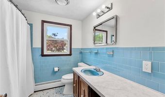 71 Plymouth St, Cranston, RI 02920