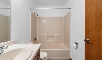W2527 SKYVIEW Court, Appleton, WI 54915