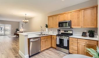 18445 SW STEPPING STONE Dr 16, Beaverton, OR 97003