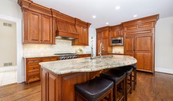 35 Foothills Dr, Avon, CT 06001