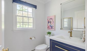 20 Laura Dr, Danbury, CT 06811