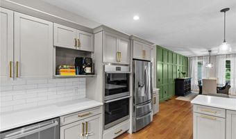 52 Pine Swamp Rd, Cumberland, RI 02864