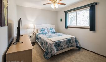 1942 Trail Ridge St, Arlington Heights, IL 60004