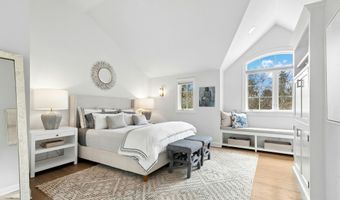 15 Queens Ln, Darien, CT 06820