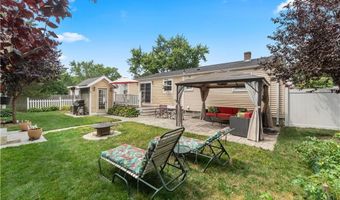 64 Deerfield Dr, Warwick, RI 02886