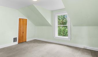 15 Grant St, Bangor, ME 04401