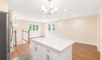 41 Madison Ave, Amityville, NY 11701