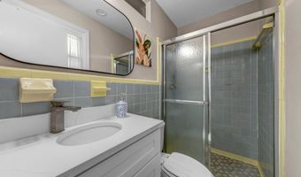 8706 BRAEBURN Dr, Annandale, VA 22003